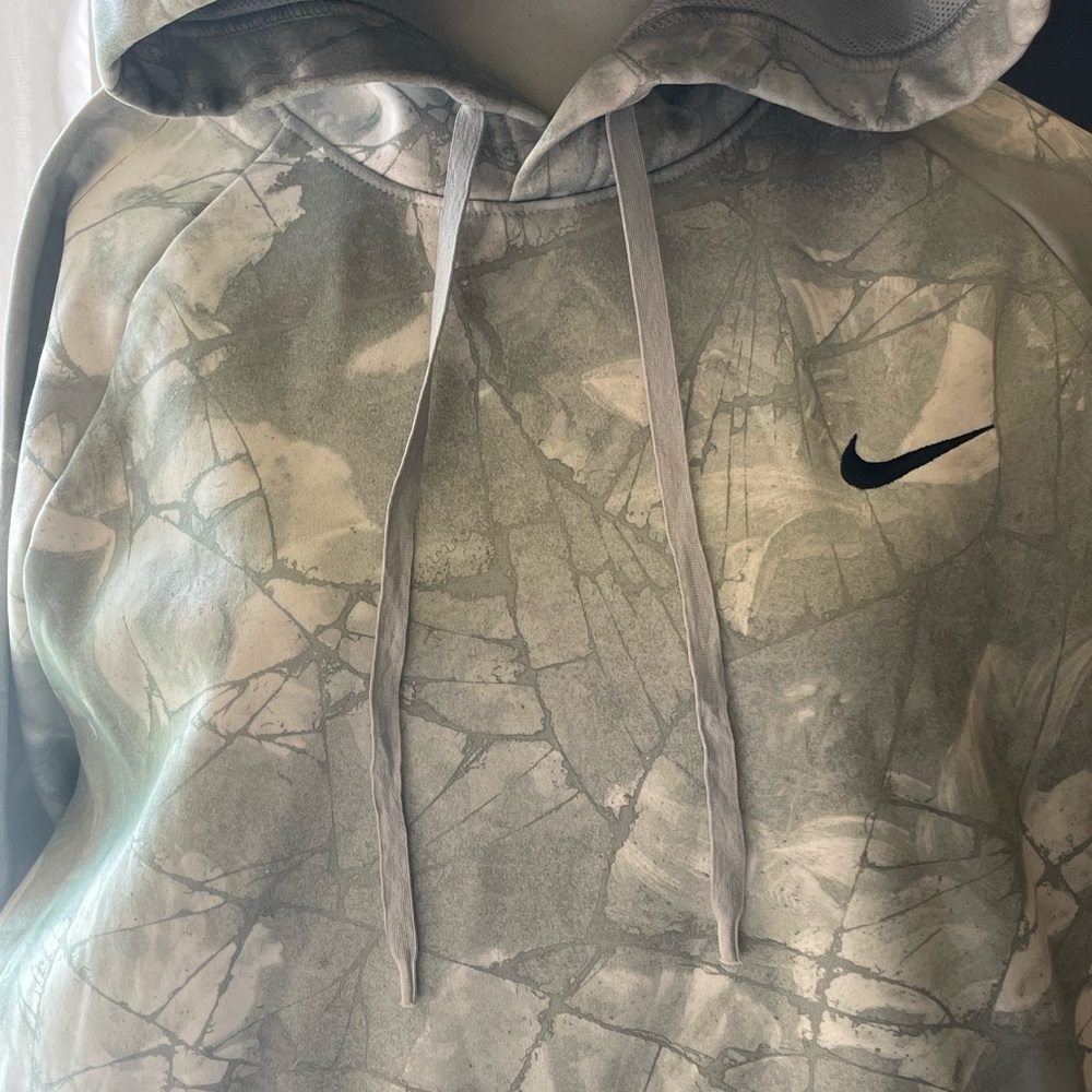 Nike Therma-Fit Light Gray Hoodie - Picture 4 of 6
